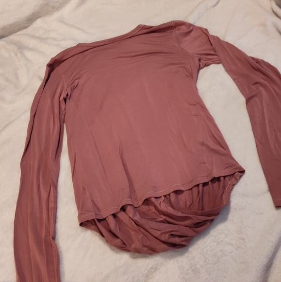 Like-New Lululemon Athletic Long Sleeve Top (NO SIZE TAG, SEE MEASUREMENTS) - Picture 6 of 11